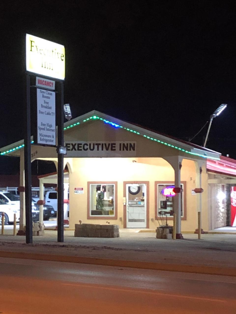 Executive Inn Snyder Zewnętrze zdjęcie
